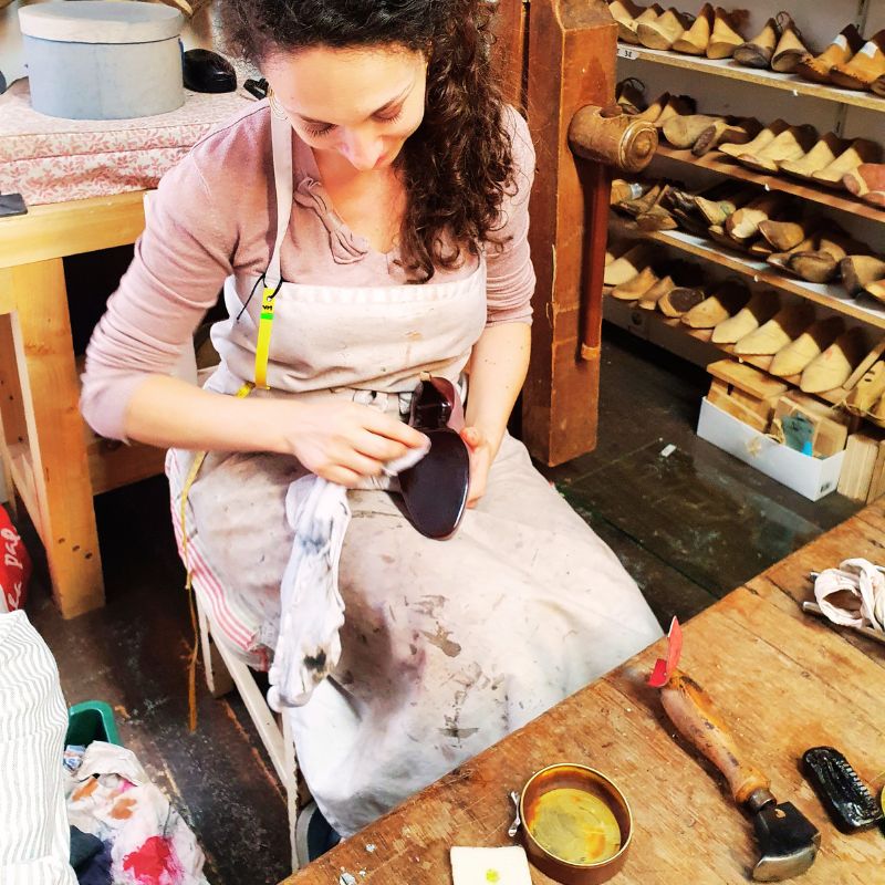 Fabrication artisanale de chaussures Fabrication artisanale de chaussures : le bichonnage